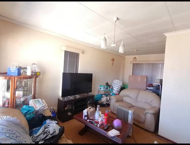 3 BEDROOM FREESTANDING SOLD IN KANANA
